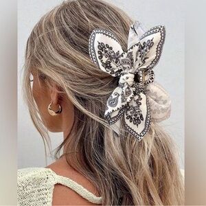 Boho Black and White Hair Clip A907